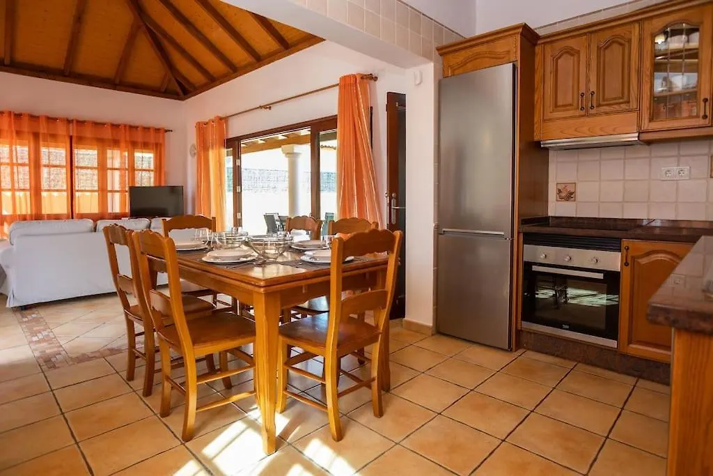 Villa Helen - Heated Pool Wifi Smarttv Barbecue Corralejo Spain