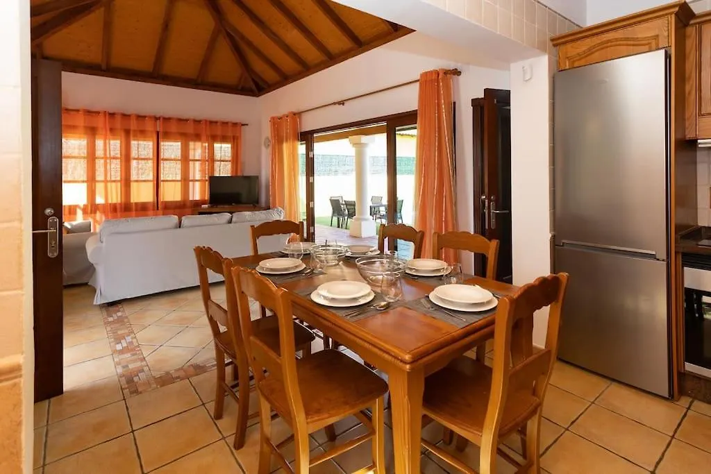 Villa Helen - Heated Pool Wifi Smarttv Barbecue Corralejo Spain